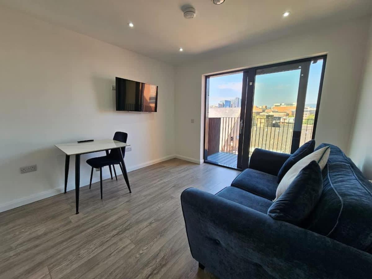 2 Bedroom Flat In Apartment