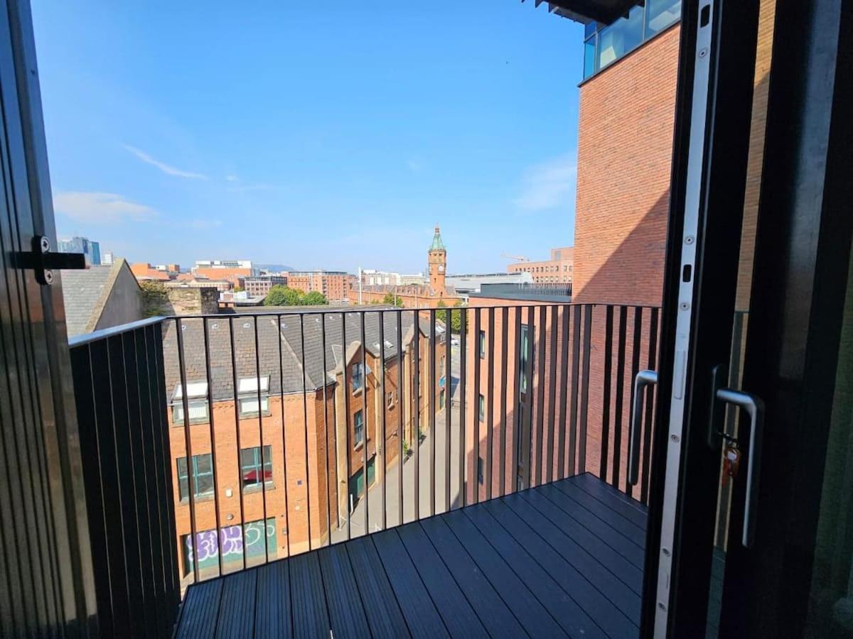 2 Bedroom Flat In Apartment *